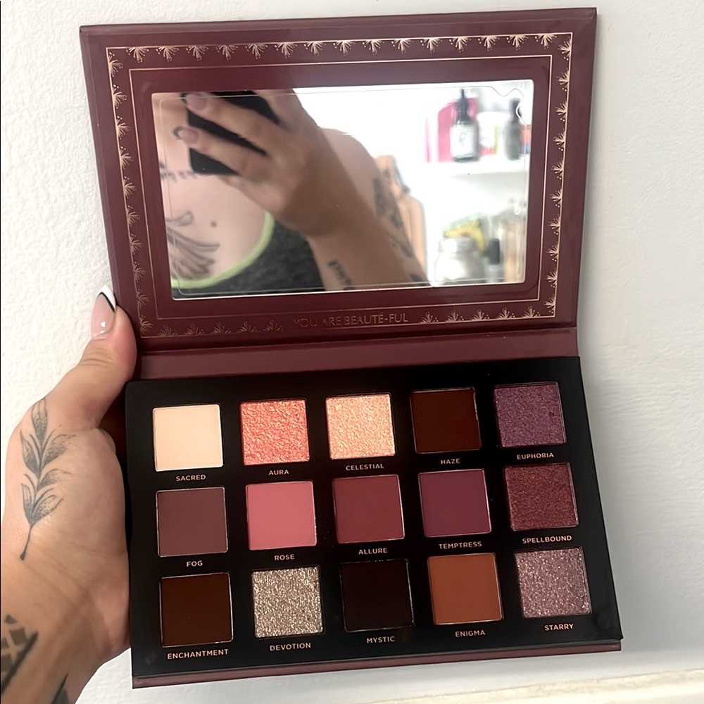 Ace Beaute Mystic Romace eyeshadow palette